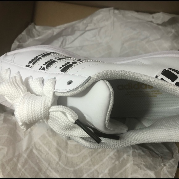 Adidas superstar women’s shoes. Black/white animal print - Picture 3 of 3